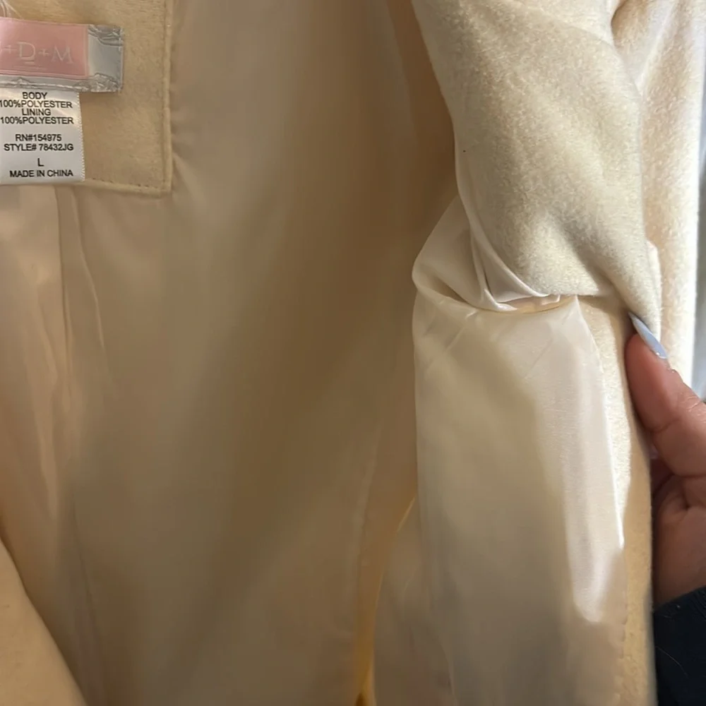 Cream coat - Picture 3 of 3